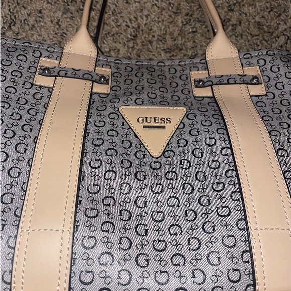 Guess tote - Picture 2 of 9